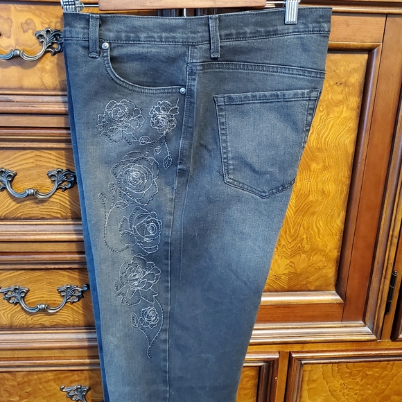 GLORIA VANDERBILT Amanda black rose jeans size 16 - Picture 4 of 7